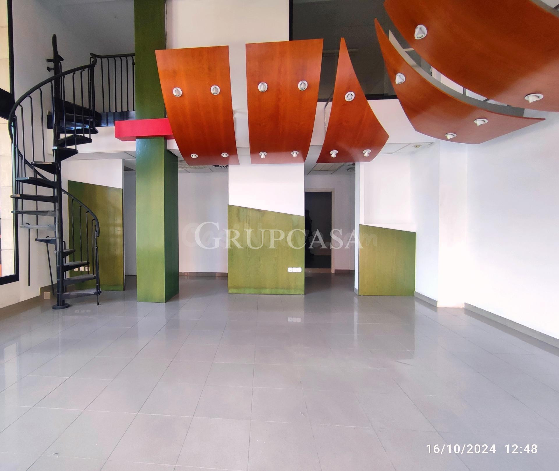MAGNÍFICO LOCAL COMERCIAL A PIE DE CALLE EN AVDA DE LES GARRIGUES EN CAP PONT