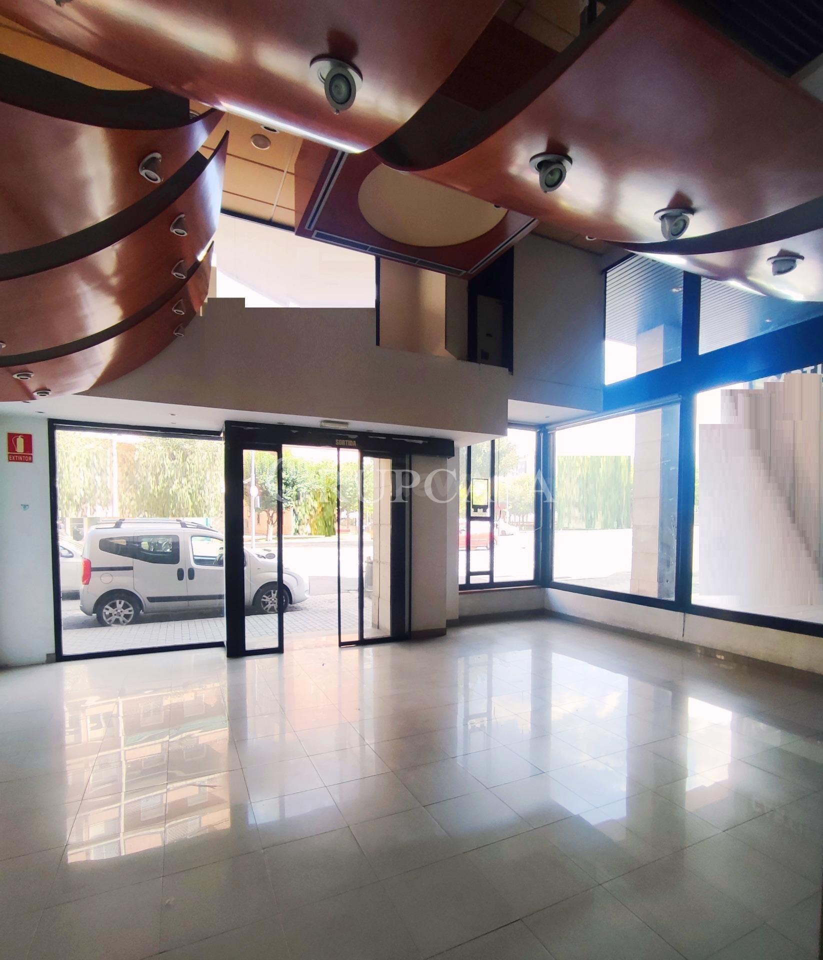 MAGNÍFICO LOCAL COMERCIAL A PIE DE CALLE EN AVDA DE LES GARR - foto 4