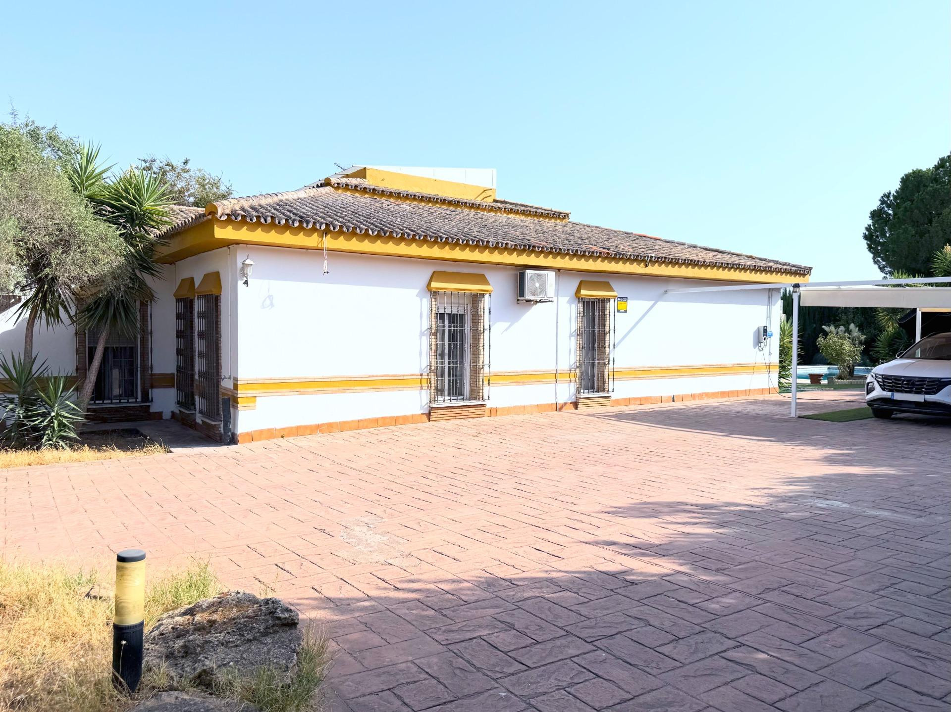 Exclusivo Chalet ubicado en parcela rústica con piscina y ap - foto 2