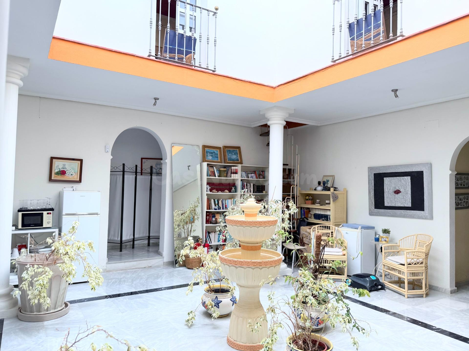 Exclusivo Chalet ubicado en parcela rústica con piscina y ap - foto 5