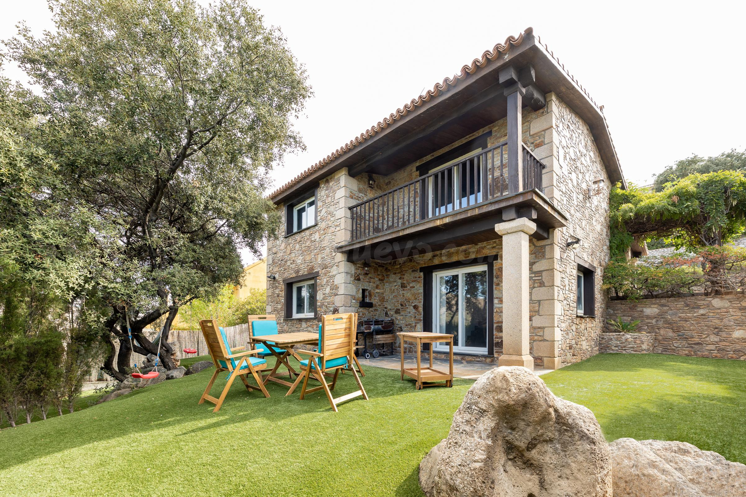 UNA CASA UNICA CON ENCANTO, ESPACIO Y VISTAS EN EL CORAZON DE SIERRA NEVADA