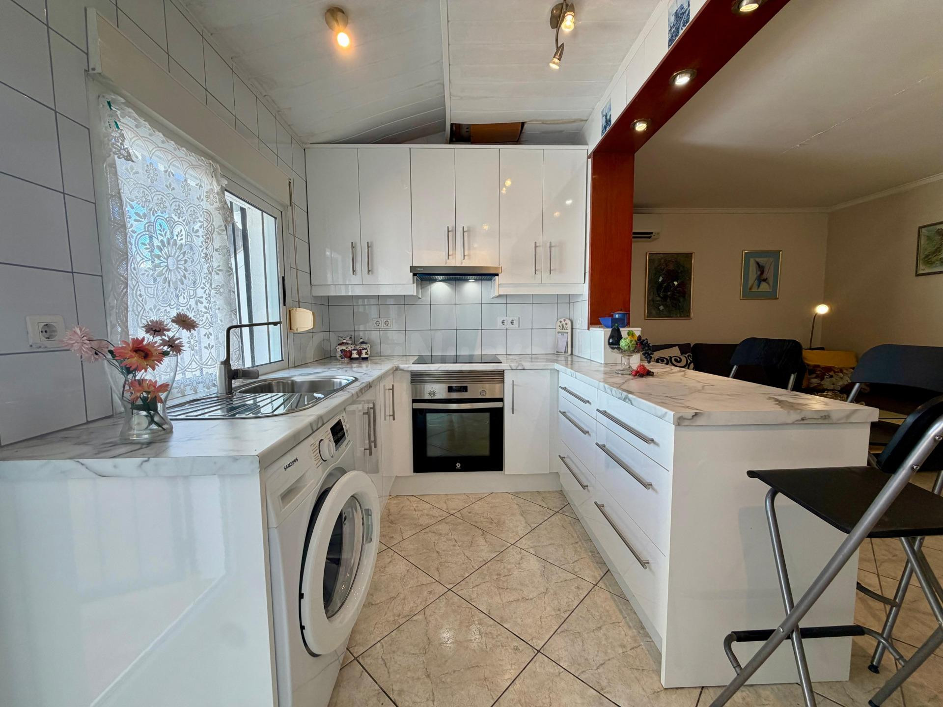 ¡CHALET CON SOLÁRIUM Y VISTAS A LA LAGUNA… SIN COMUNIDAD  EN TORREVIEJA