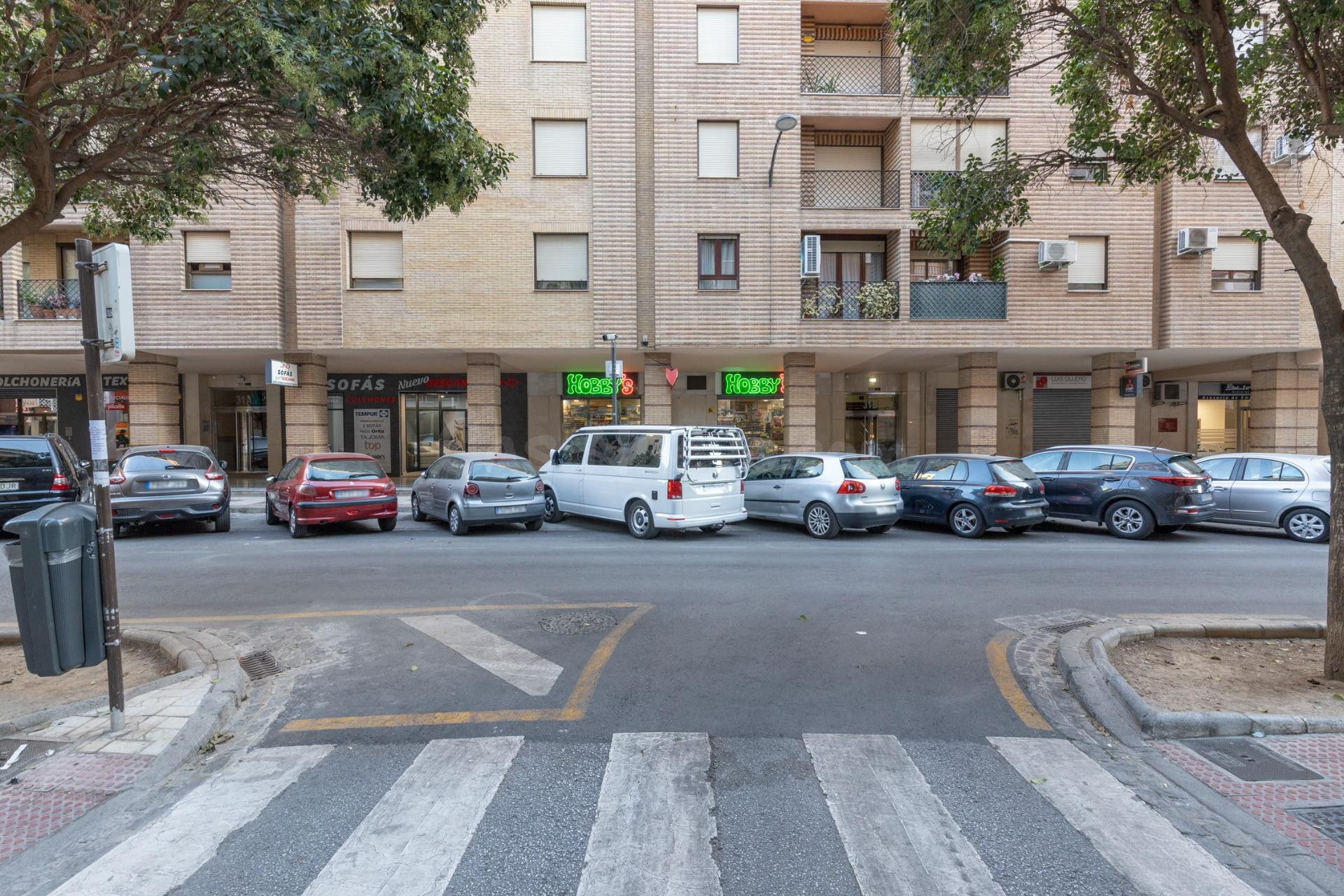 Local comercial de 250m en calle Agustina de Aragón