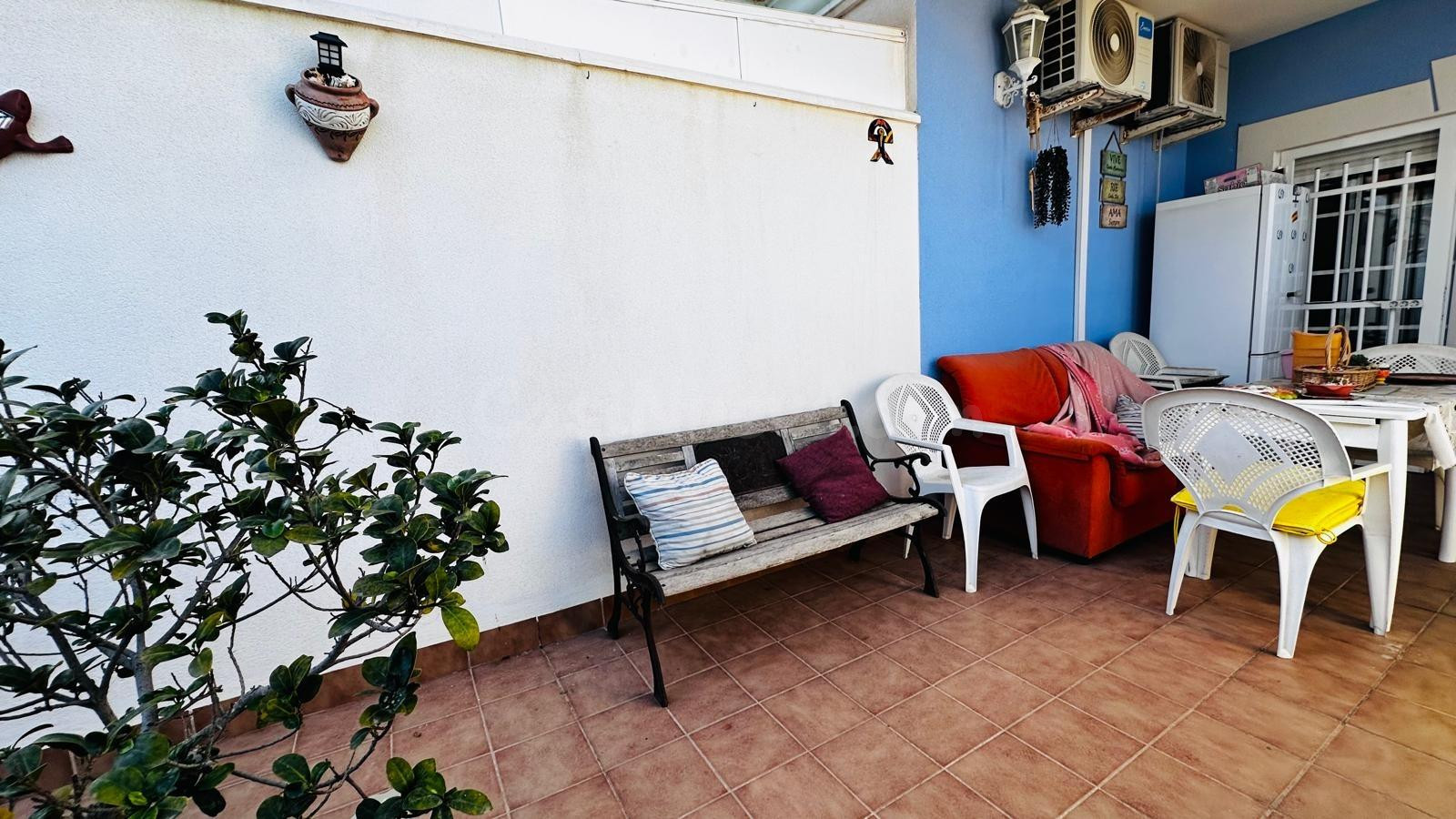 VENTA DE ESPACIOSO PISO BAJO CON GRAN TERRAZA