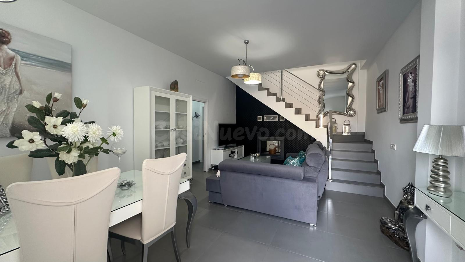 VENTA DE CASA ADOSADA JUNTO AL PUERTO DE ROQUETAS DE MAR con solárium y jacuzzi.