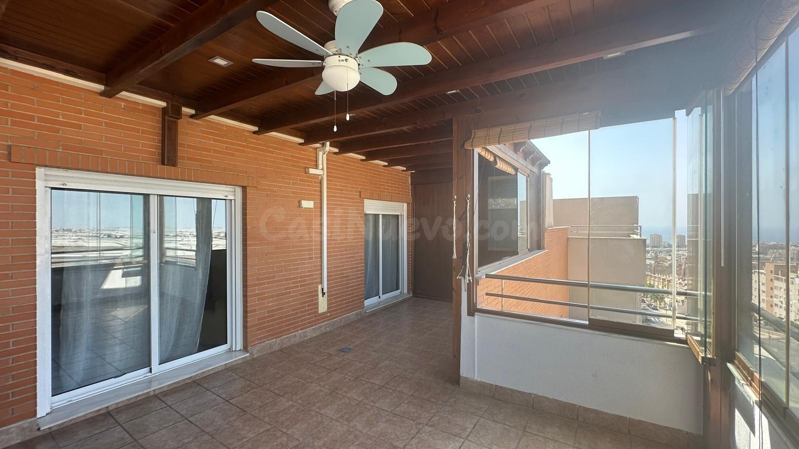 OCASION VENTA! ATICO EN AGUADULCE. Con espectaculares vistas al mar y montaña.
