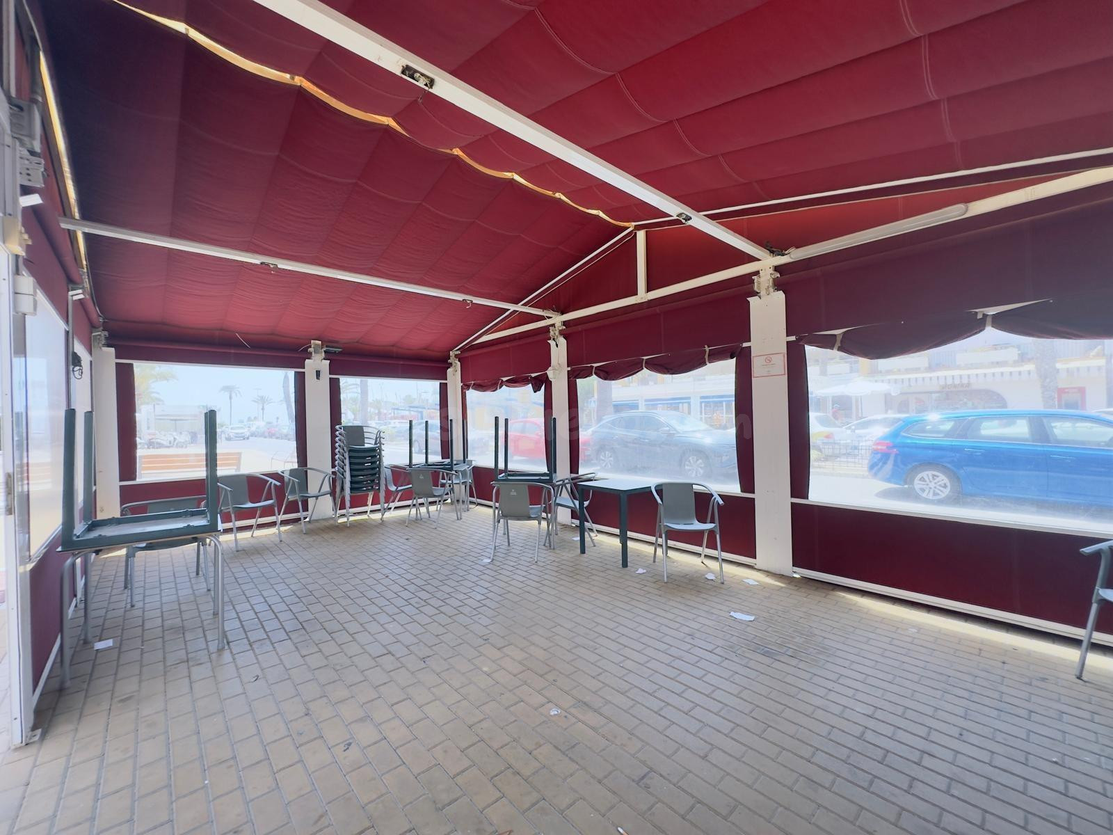 VENTA DE RESTAURANTE EN URBANIZACION DE ROQUETAS DE MAR