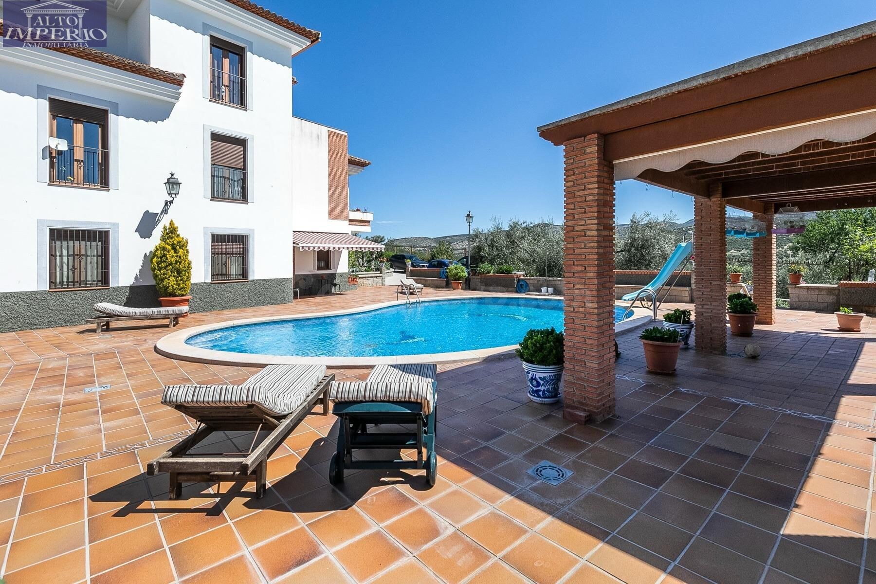 Casa con terreno ubicada en plena naturaleza, a tan solo 2km