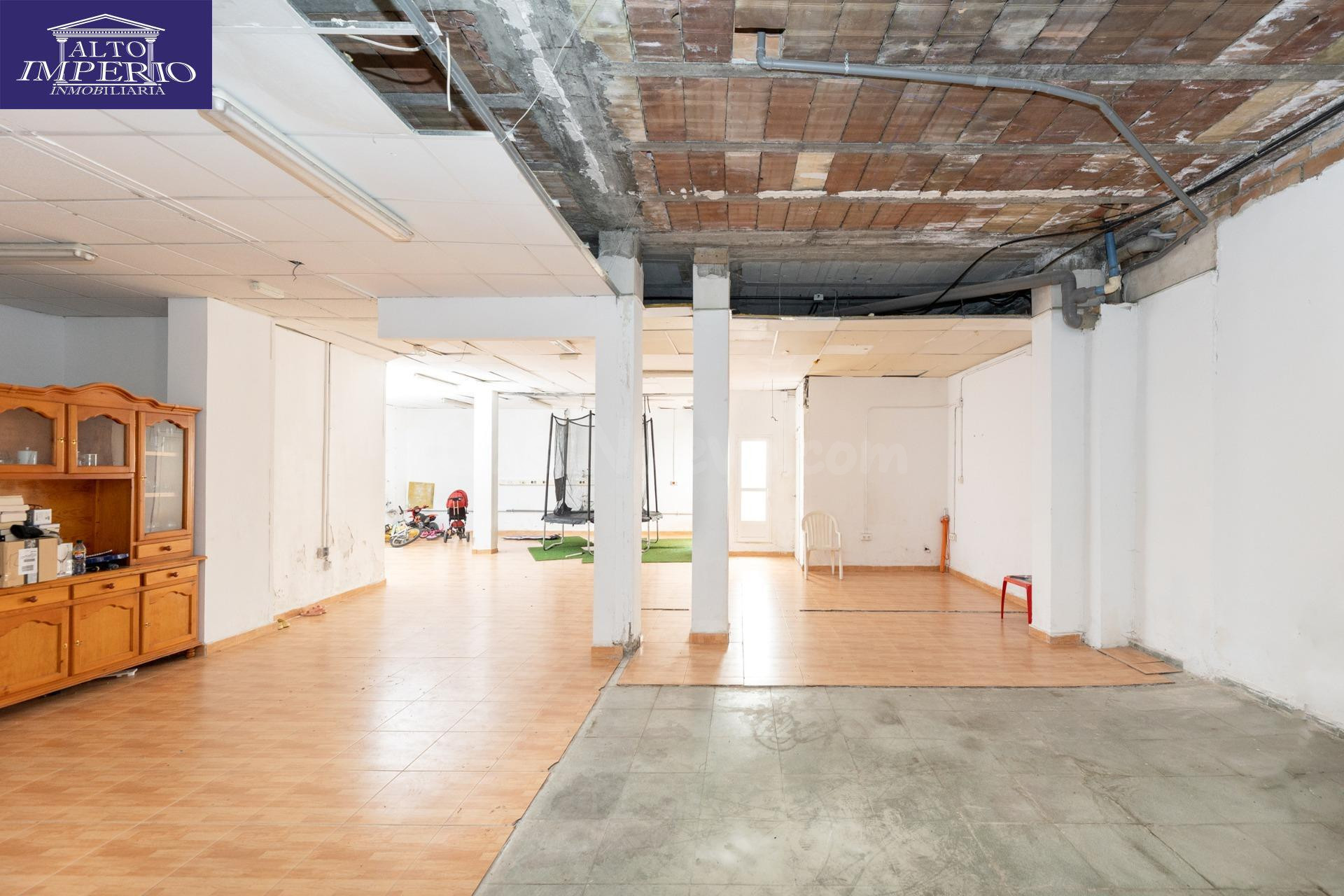 Venta de local de 171 m2 en Armilla (Granada)