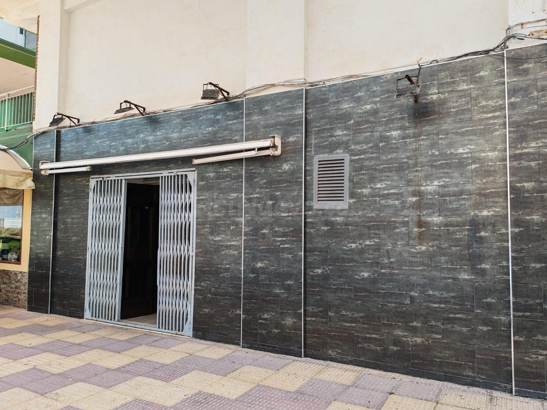 Local comercial equipado y listo para funcionamiento.