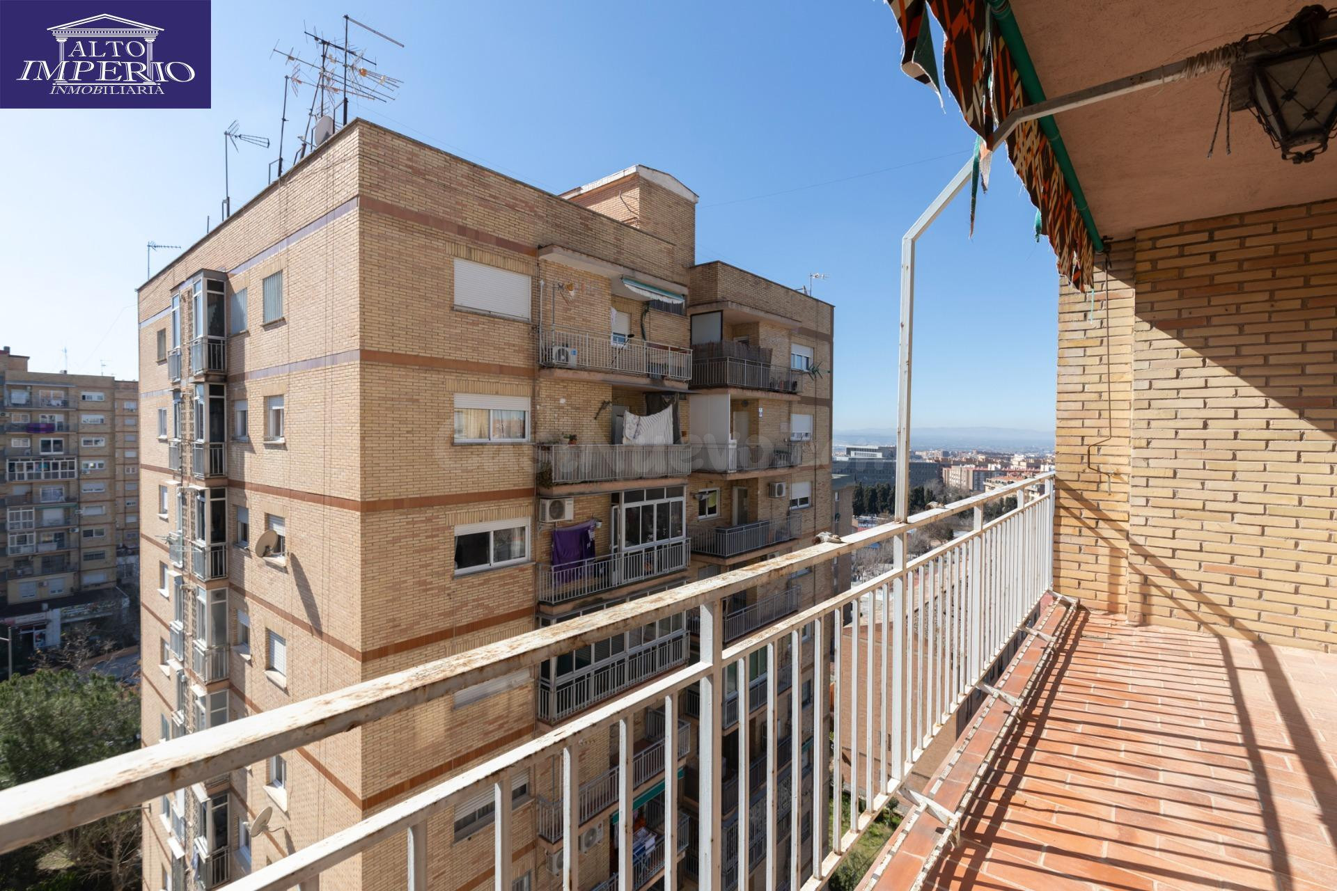 OPORTUNIDAD UNICA DE INVERSIÓN: PISO TOTALMENTE EXTERIOR CON TERRAZA JUNTO A ALCAMPO