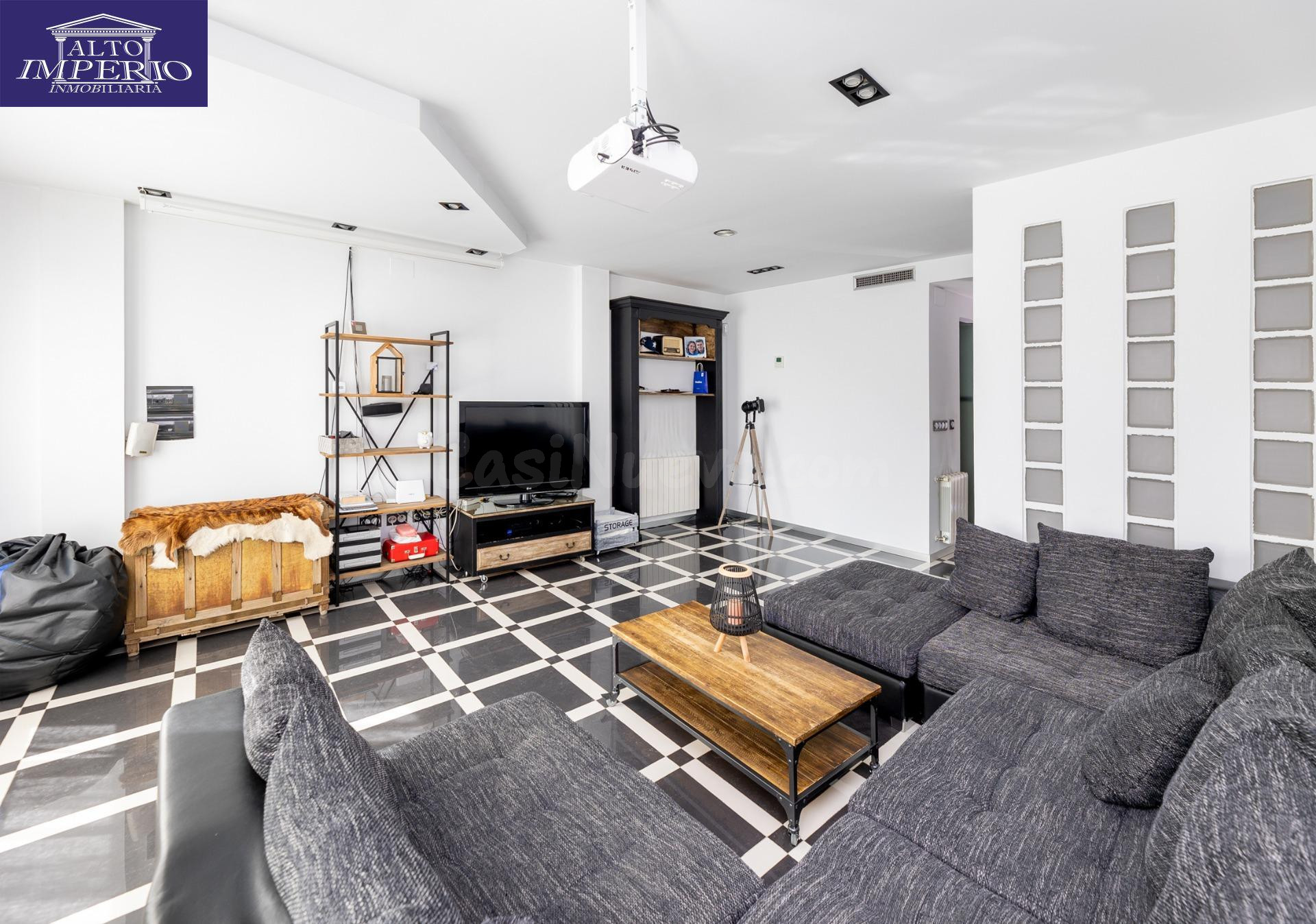 Venta de casa con calidades de lujo en Armilla (Granada)