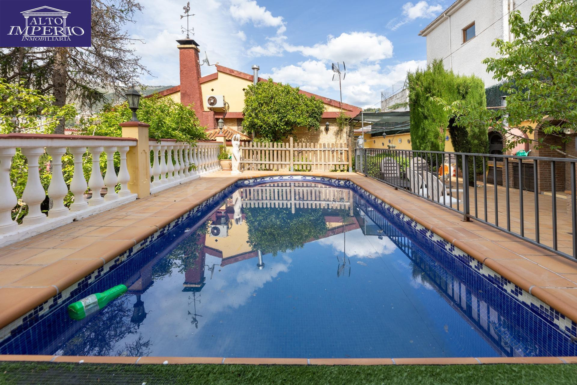 Espectacular chalet independiente con piscina en Alfacar