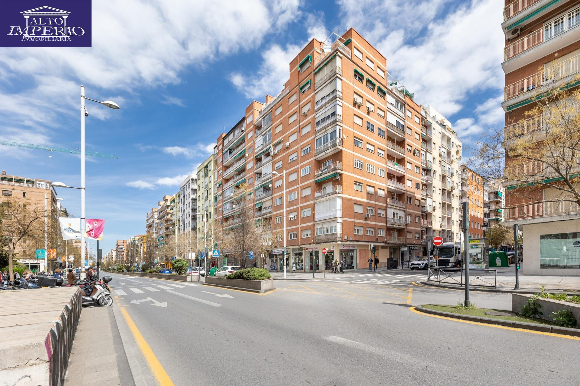 SALE A LA VENTA EXTRAORDINARIO ATICO "REFORMADO" EN GRANADA