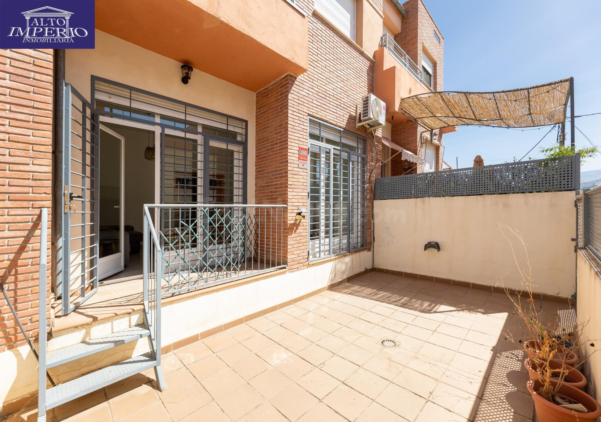 Casa Adosada Ideal en Urbanización con Piscina