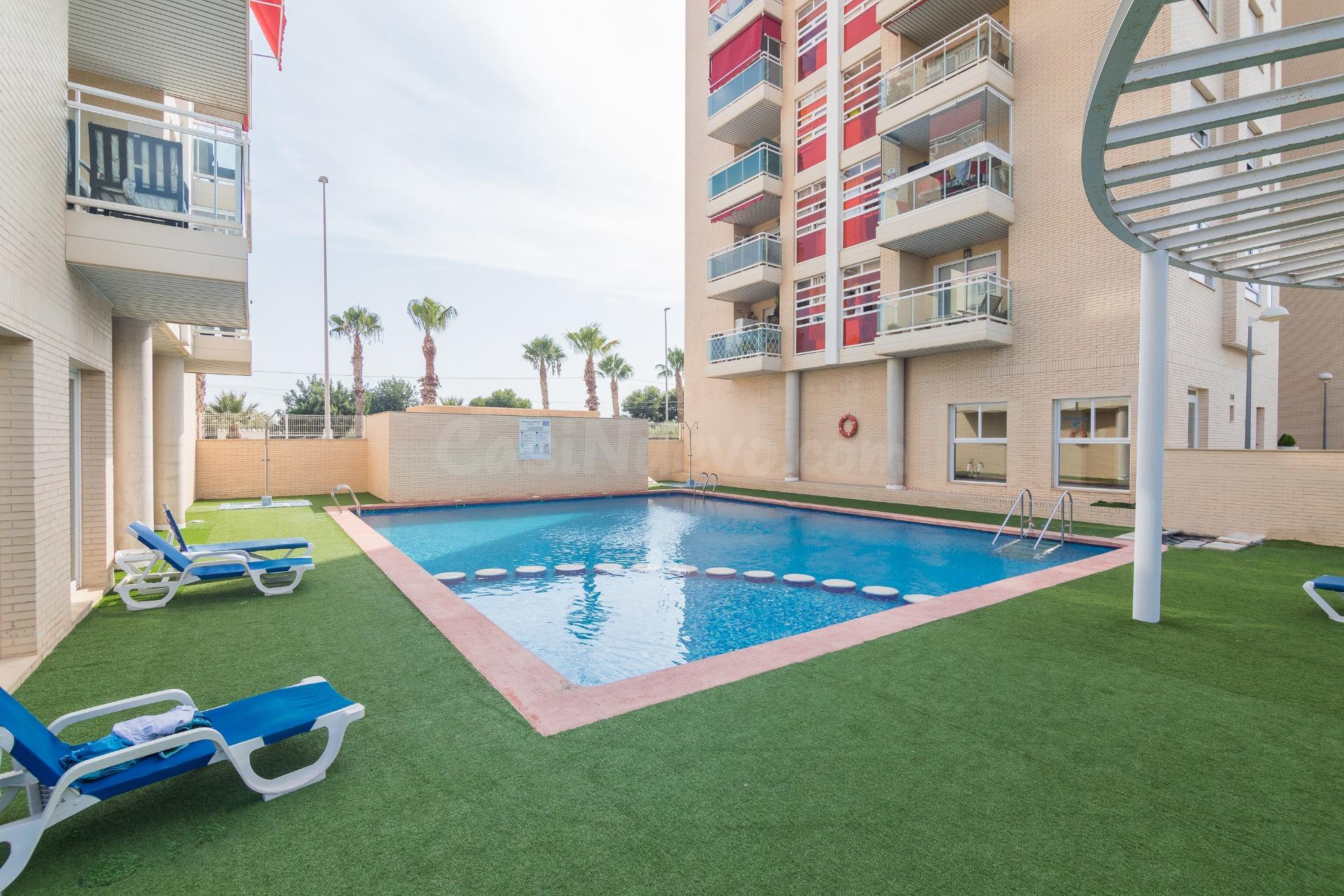 ¡PISO EN URBANIZACIÓN EN EL CAMPELLO PLAYA!