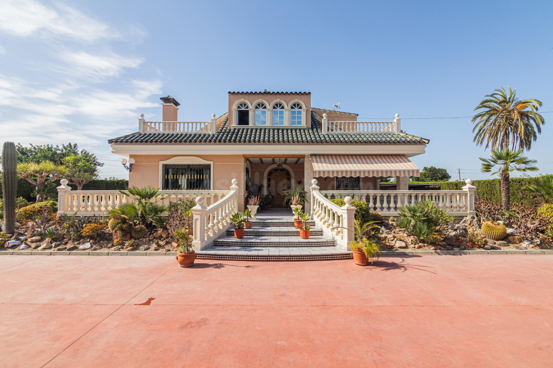¡FABULOSO CHALET EN ZONA PERLETA-MAITINO!