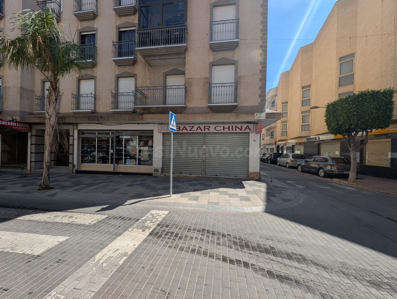 Se vende local comercial en el centro de El Ejido en cesión  - foto 2