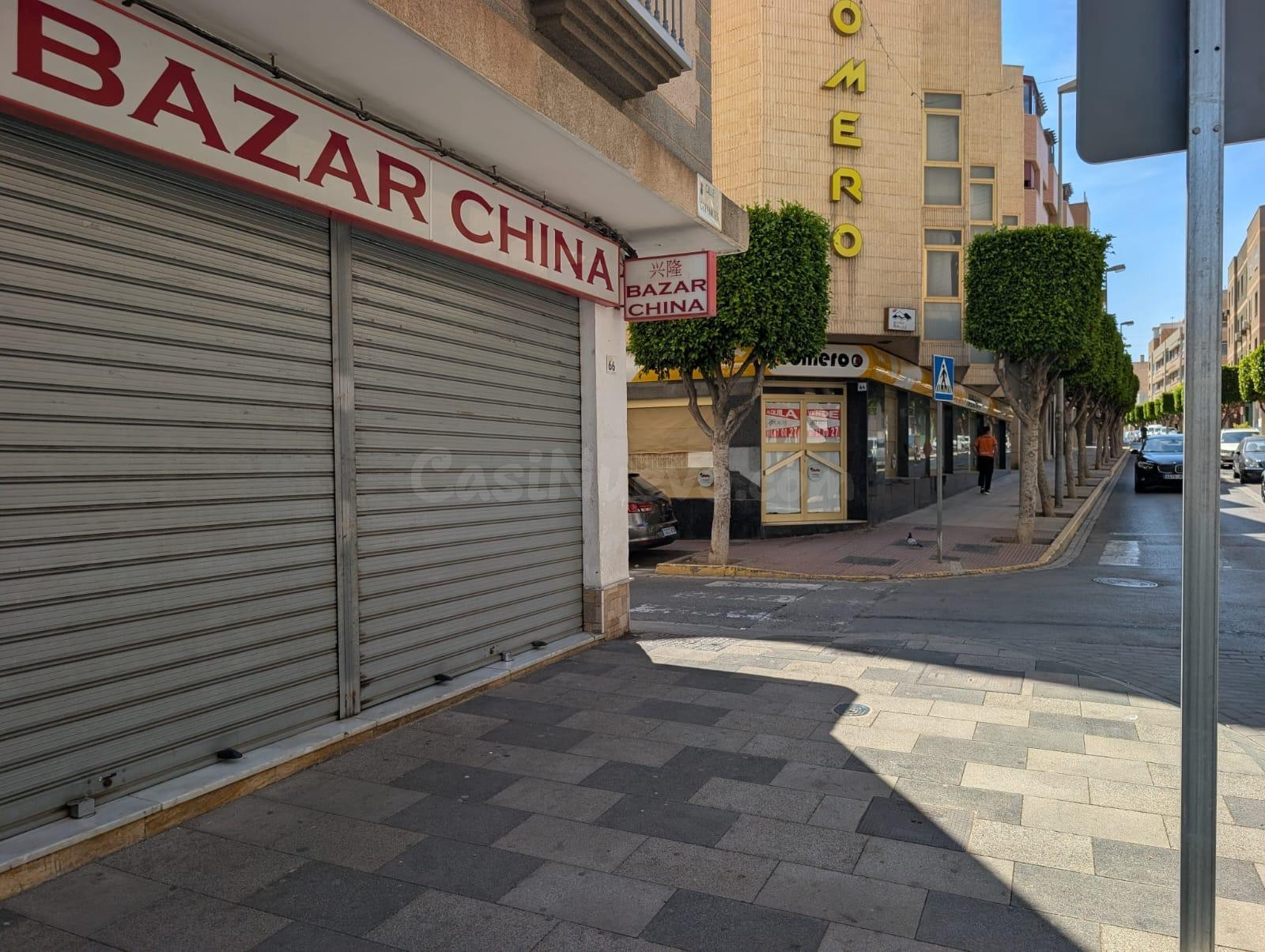 Se vende local comercial en el centro de El Ejido en cesión  - foto 4