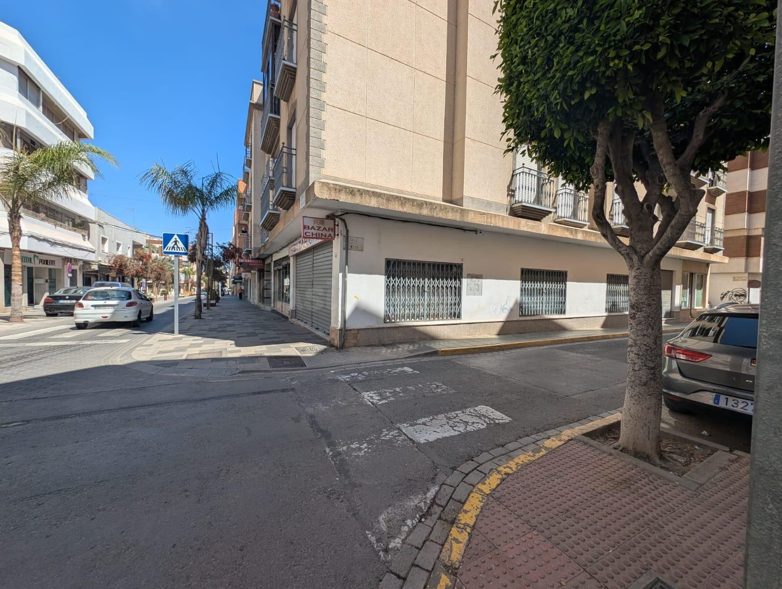 Se vende local comercial en el centro de El Ejido en cesión  - foto 5