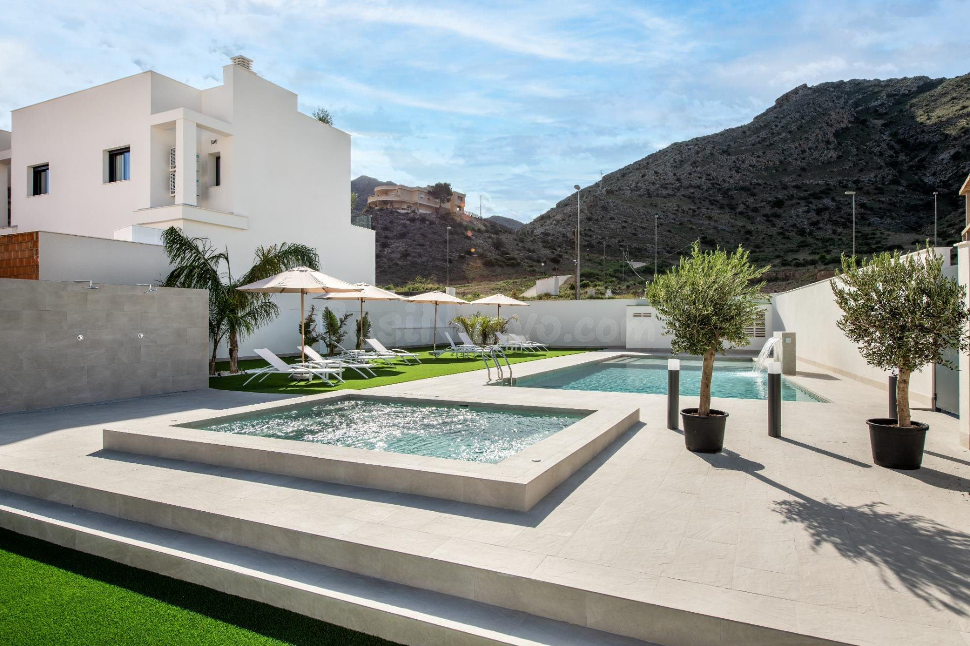 Adosados de obra nueva en venta en Cox - 44 casas modernas con grandes comodidades