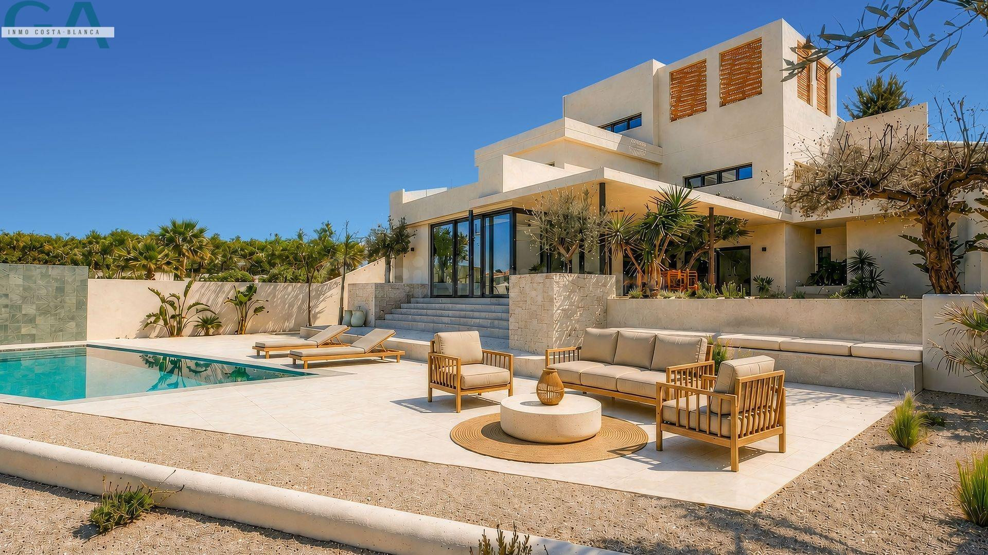 Villa  en Urb. La Marina, San Fulgencio: Conexión y Lujo a 5 Minutos del Mar, Lista para Entrar a Vivir