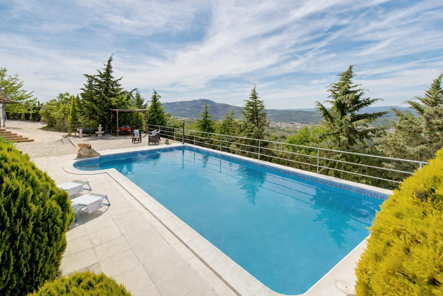 Exclusiva finca privada con viñedo y cortijo en Cazorla.