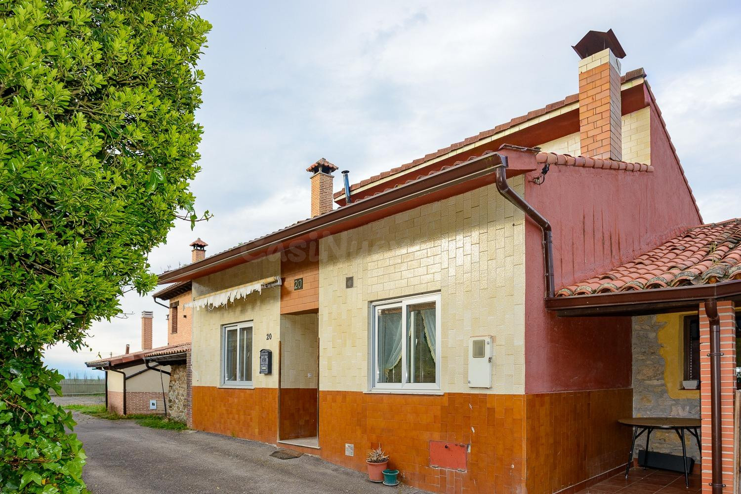 CASA DE ALDEA CON VISTAS Y TERRENO A 15 MINUTOS DE OVIEDO.