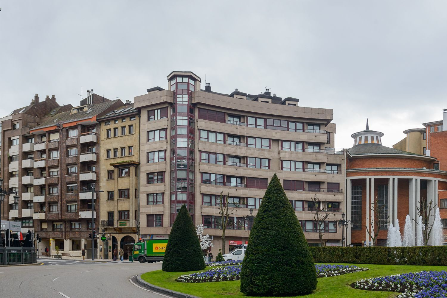 Exclusivo dúplex de 253 m2 en Plaza América: vivir en la dirección más prestigiosa de Oviedo