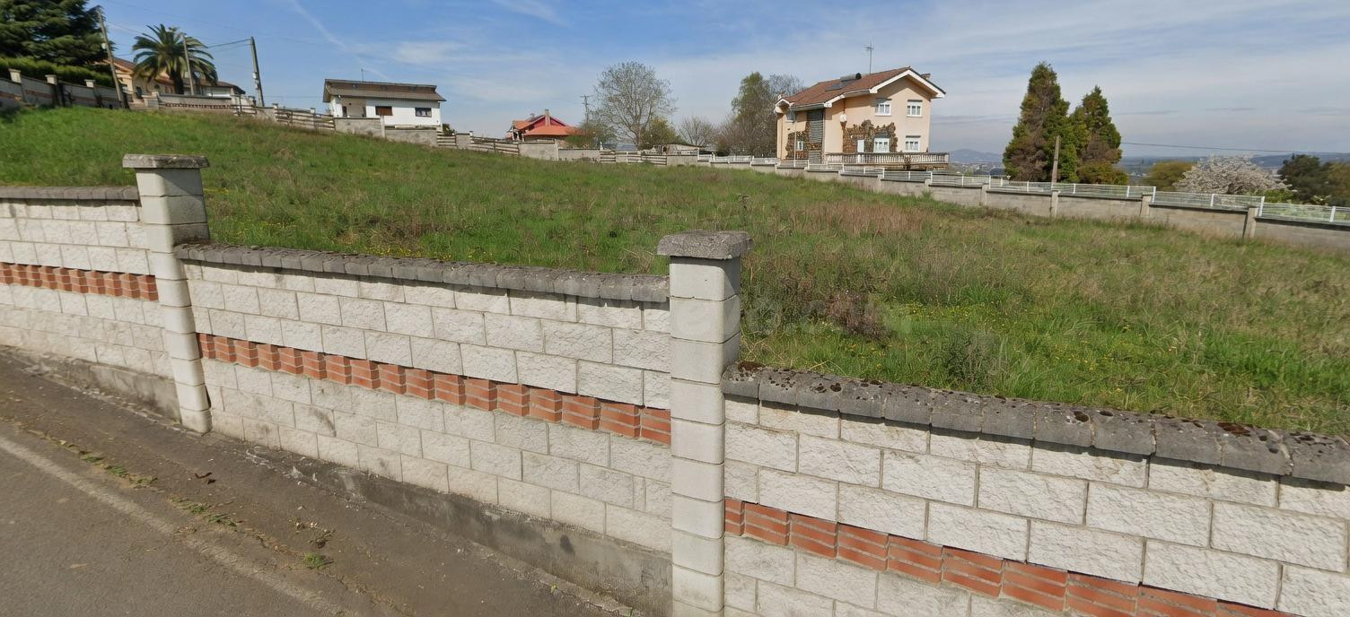 Finca  de 2.917 m2 Parcelable en 3 Unidades – Hevia, Siero