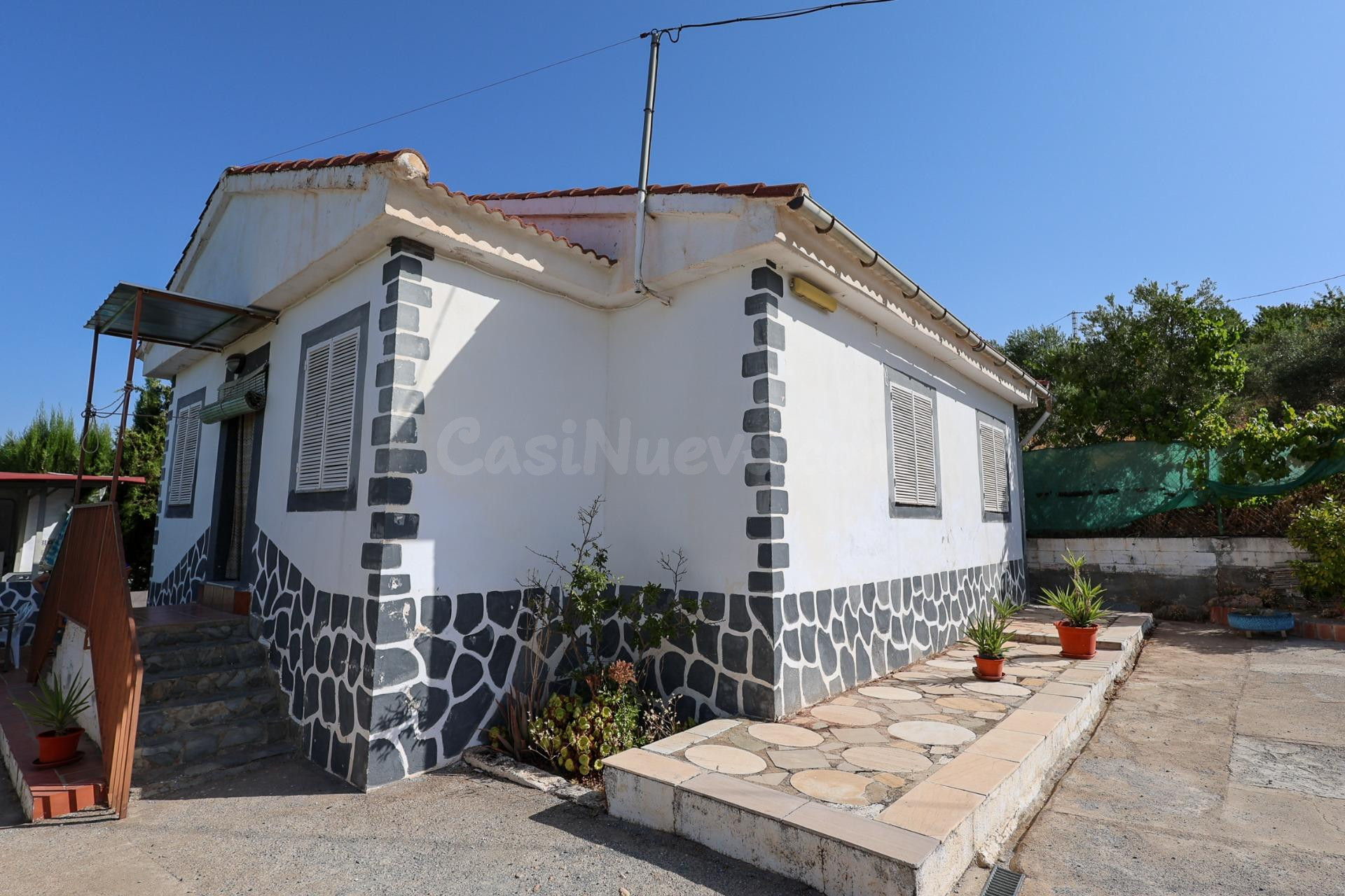 Finca rústica de 9.766 m2 con vivienda legalizada, AFO y piscina en Cogollos Vega