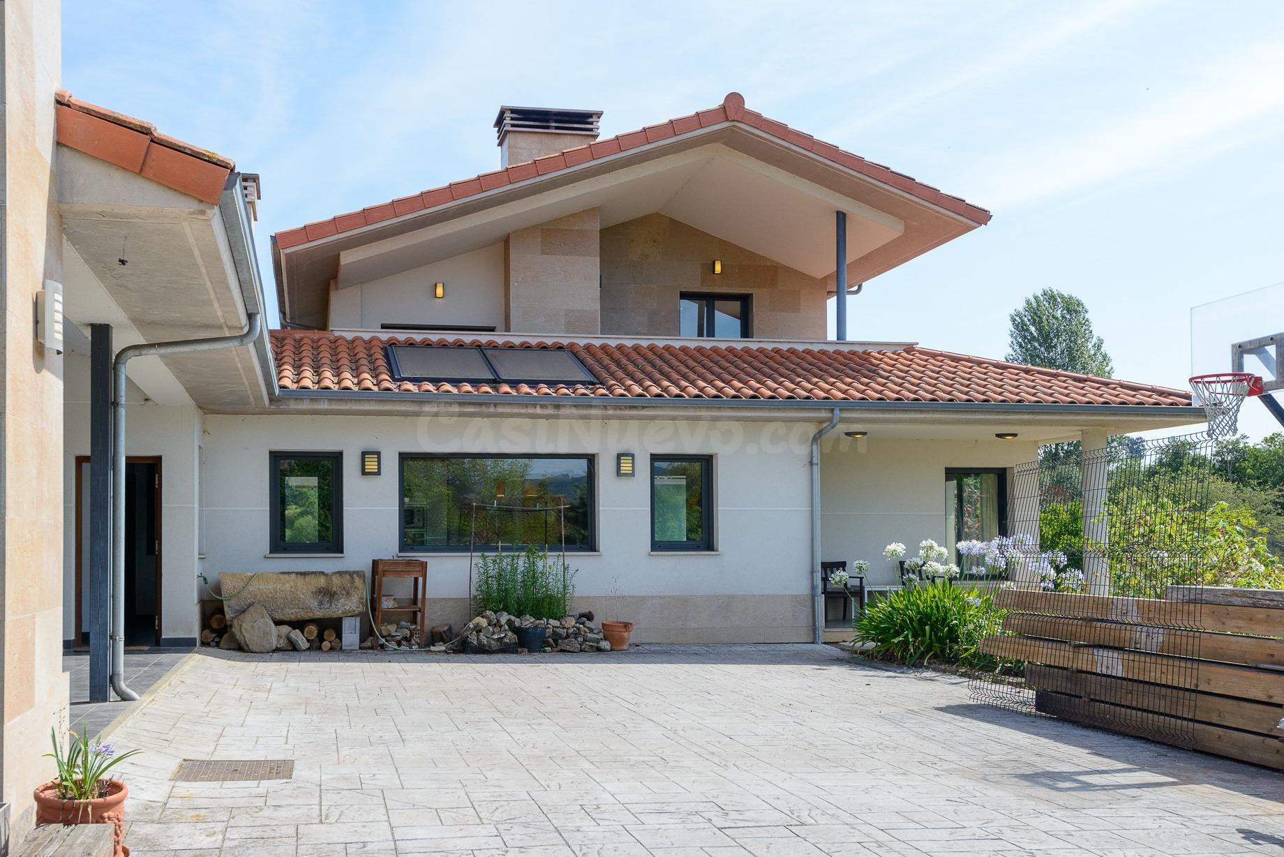 CHALET DE ALTO STANDING CON DOMÓTICA, SUELO RADIANTE, ENERGÍAS RENOVABLES Y 1.500 m2 DE PARCELA EN LLANERA