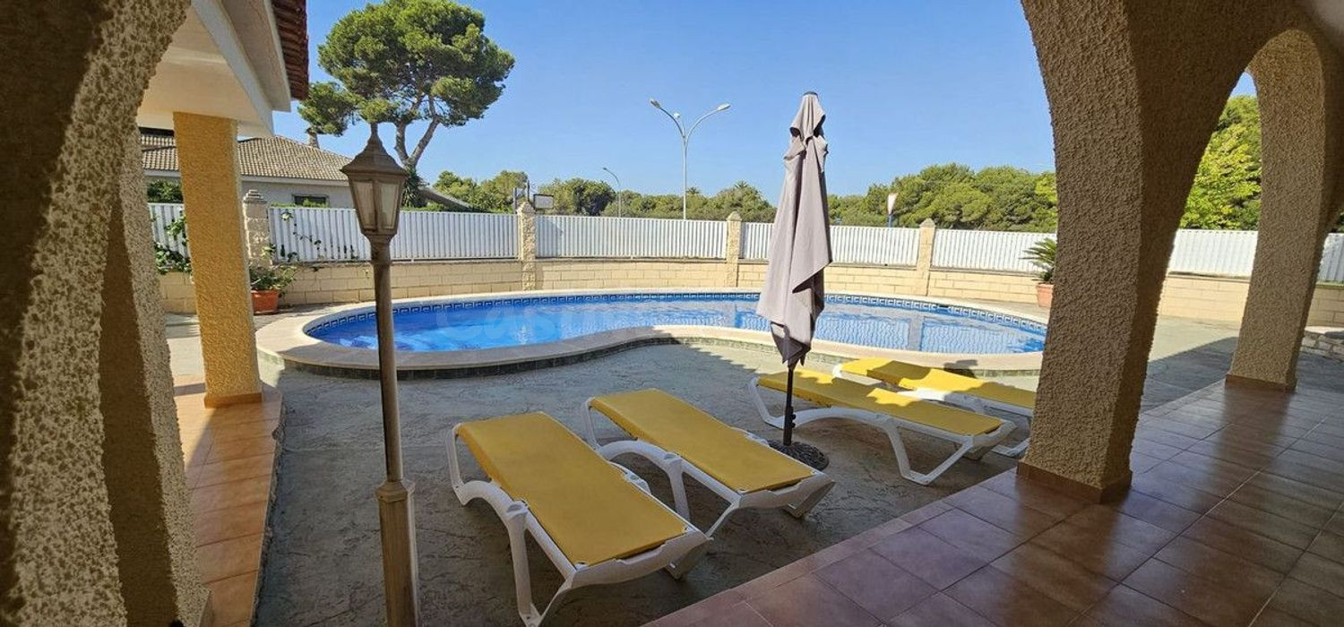IMPRESIONANTE CHALET EN DEHESA DE CAMPOAMOR