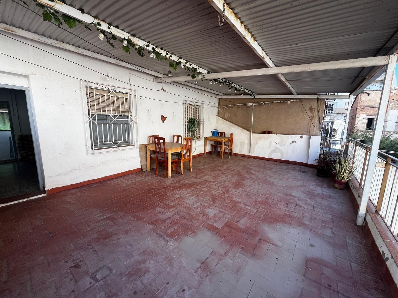 Amplia Casa en Murcia, Ideal para Reformar - Oportunidad Única