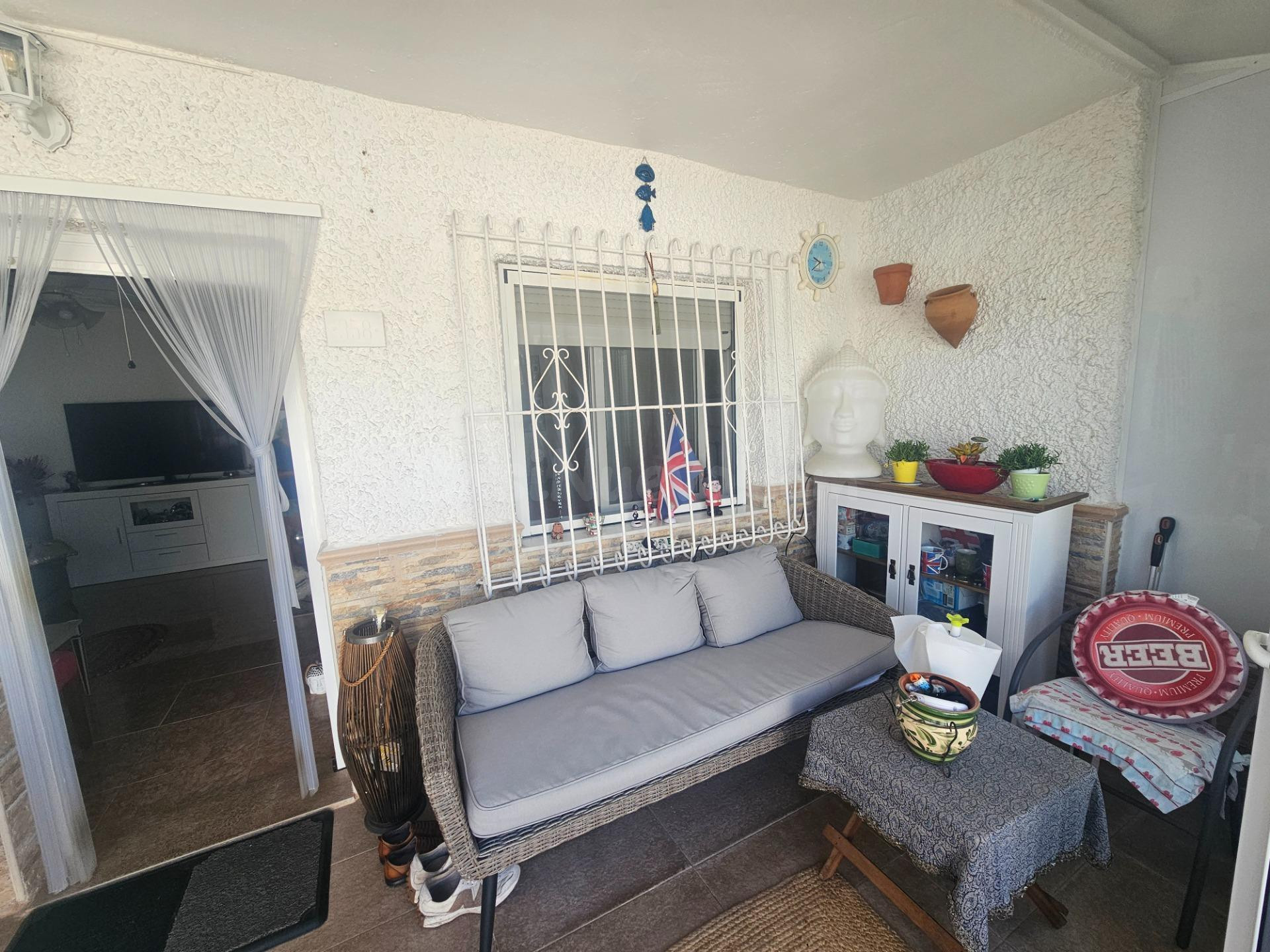 Chalet con amplio patio a 3 km de las playas de Santiago de la Ribera