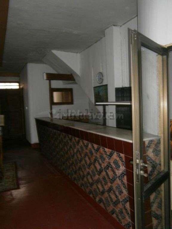 GRAN OPORTUNIDAD PARA INVERSION, BAJO COMERCIAL Y VIVIENDA FRENTE PARUQUE CASTRELOS