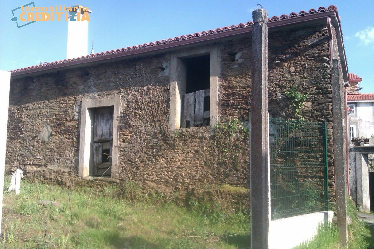 CASA  DE PIEDRA CON FINCA Y HORREO