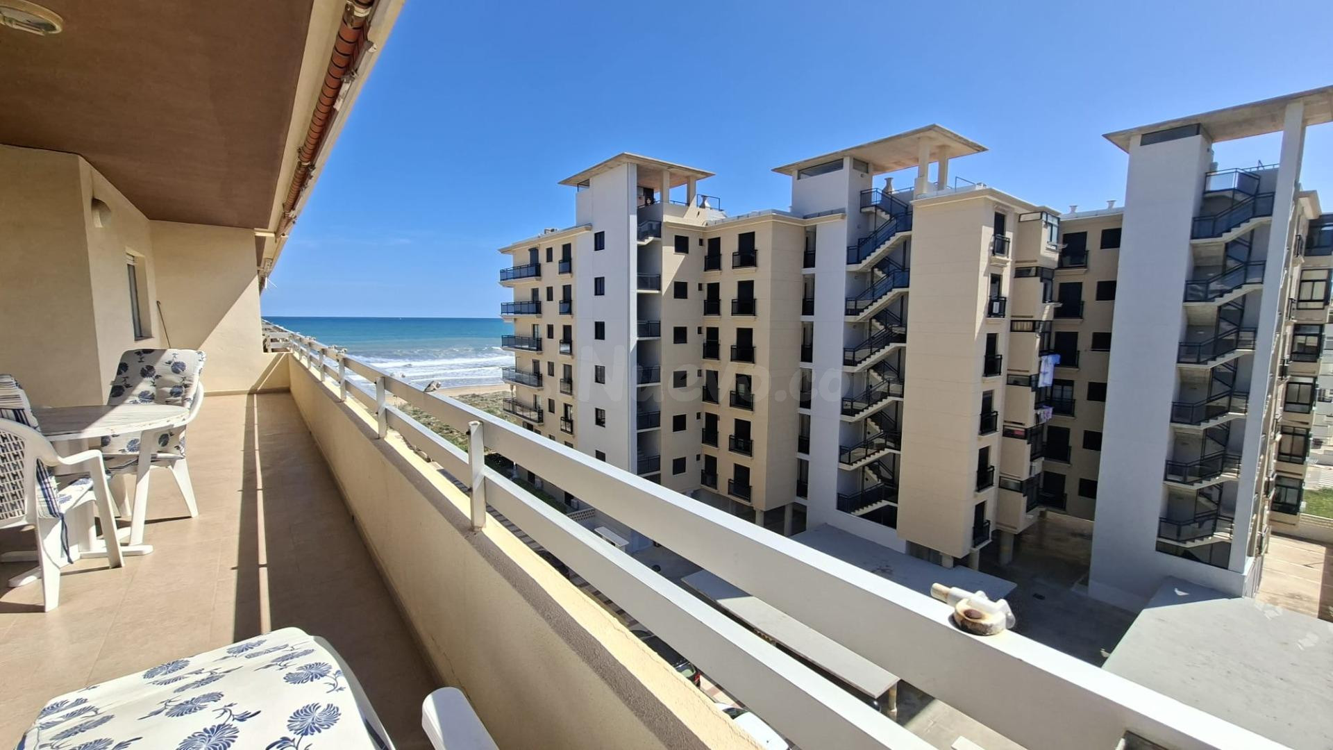 Apartamento en 1ªlínea playa Daimús; un balcón frente al mar  Mediterráneo d