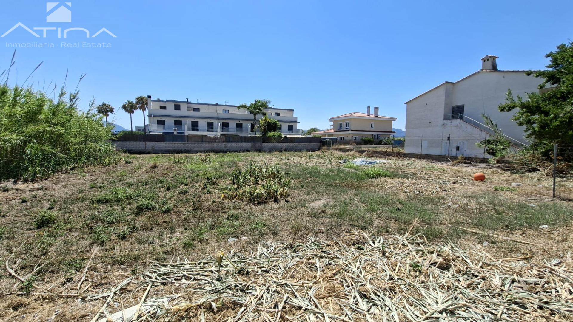 Parcela urbanística en venta en la Playa de Daimús de 1.073 