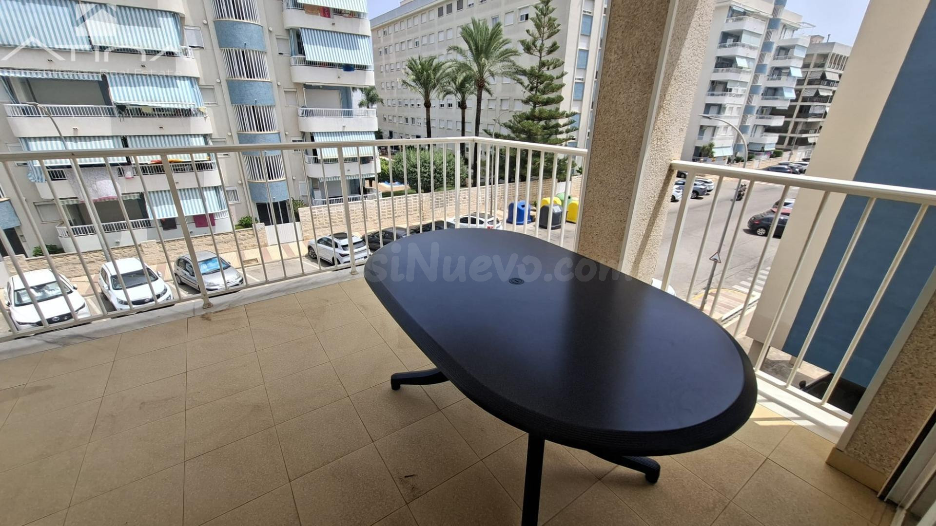 Apartamento en venta en Playa de Daimús con piscina, ascensor y balcón a 500 metros del mar