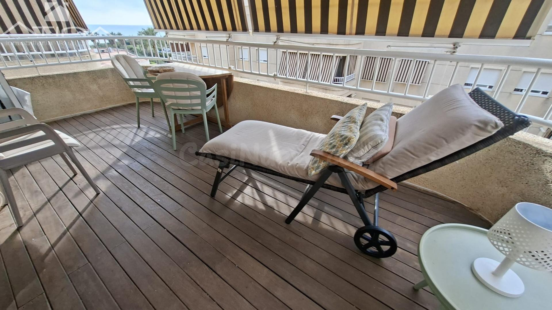 Apartamento en venta en Playa de Daimús con piscina y vistas - foto 2