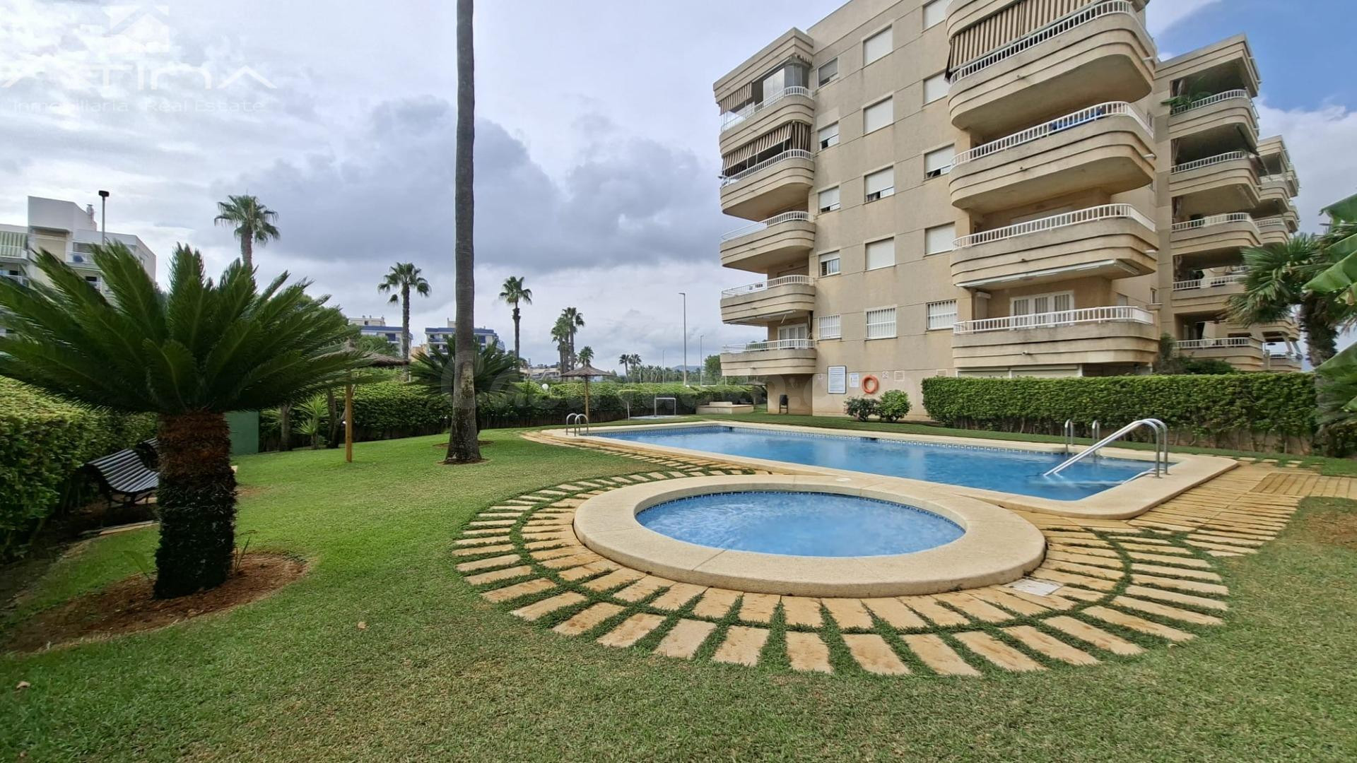 Apartamento en venta en Playa de Daimús con piscina y vistas - foto 3