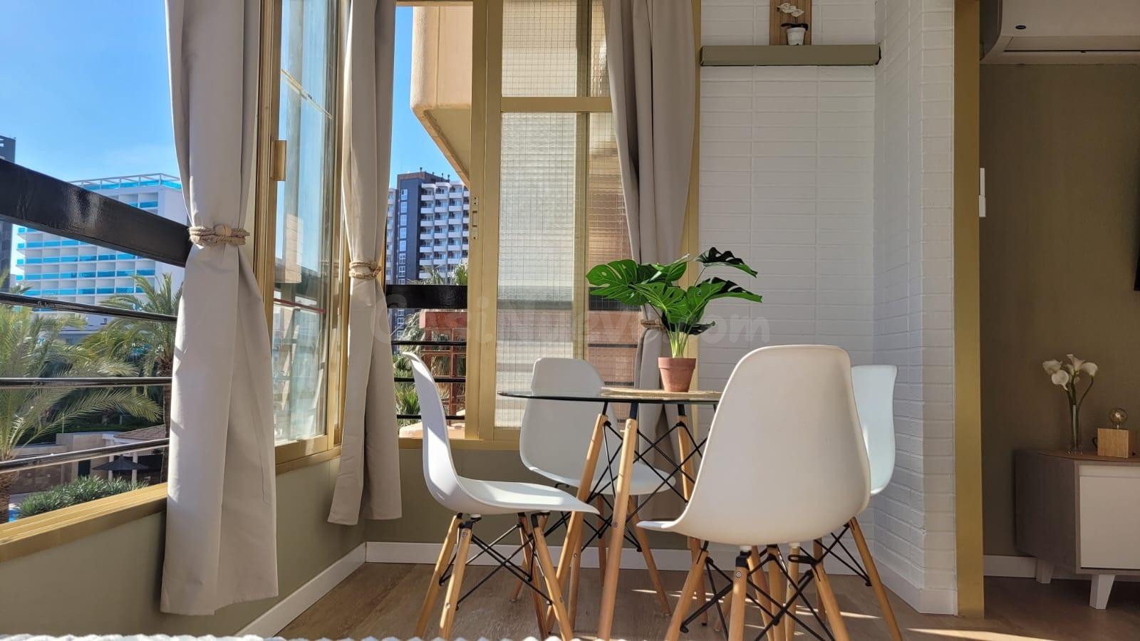 Estudio reformado con vistas al mar en el Rincón de Loix, Benidorm