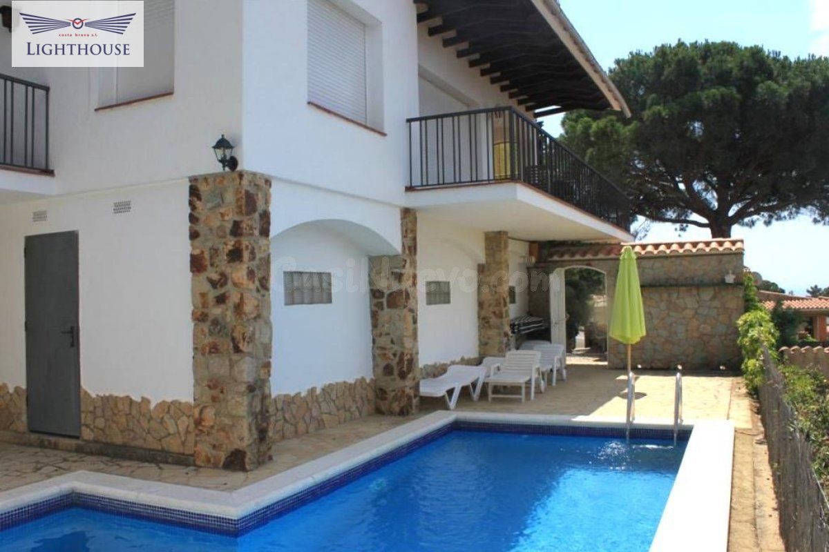 Casa en venta en urbanización de Cala Canyelles.