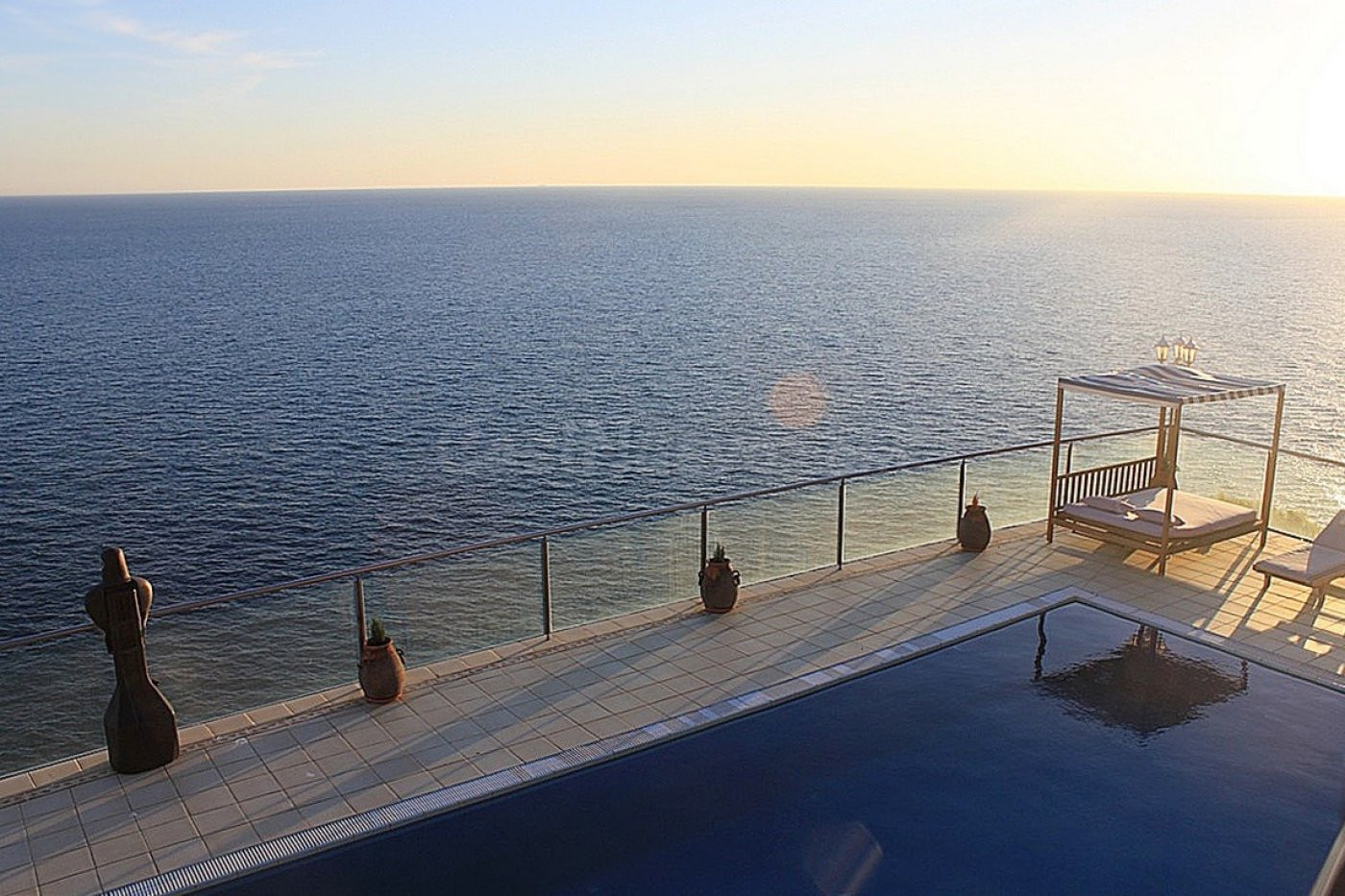 Villa exclusiva en primera línea del mar! 7200m de parcela - foto 3