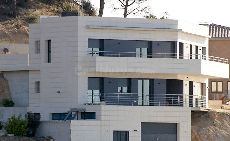 Casa de lujo en urbanización de prestigio.