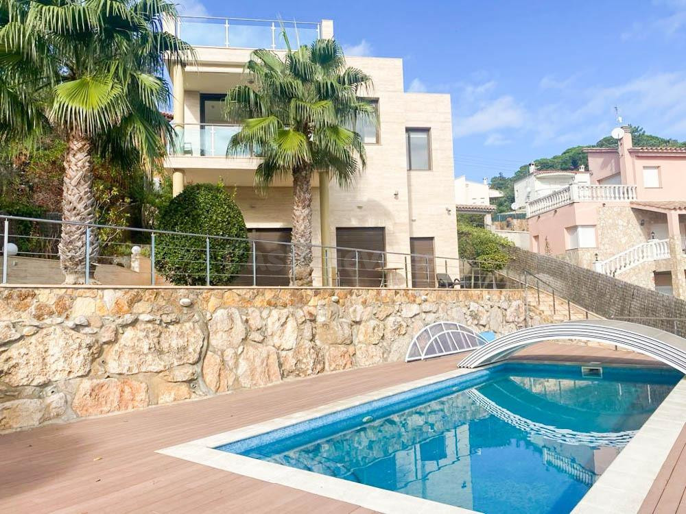 Elegante chalet con magnificas vistas al mar