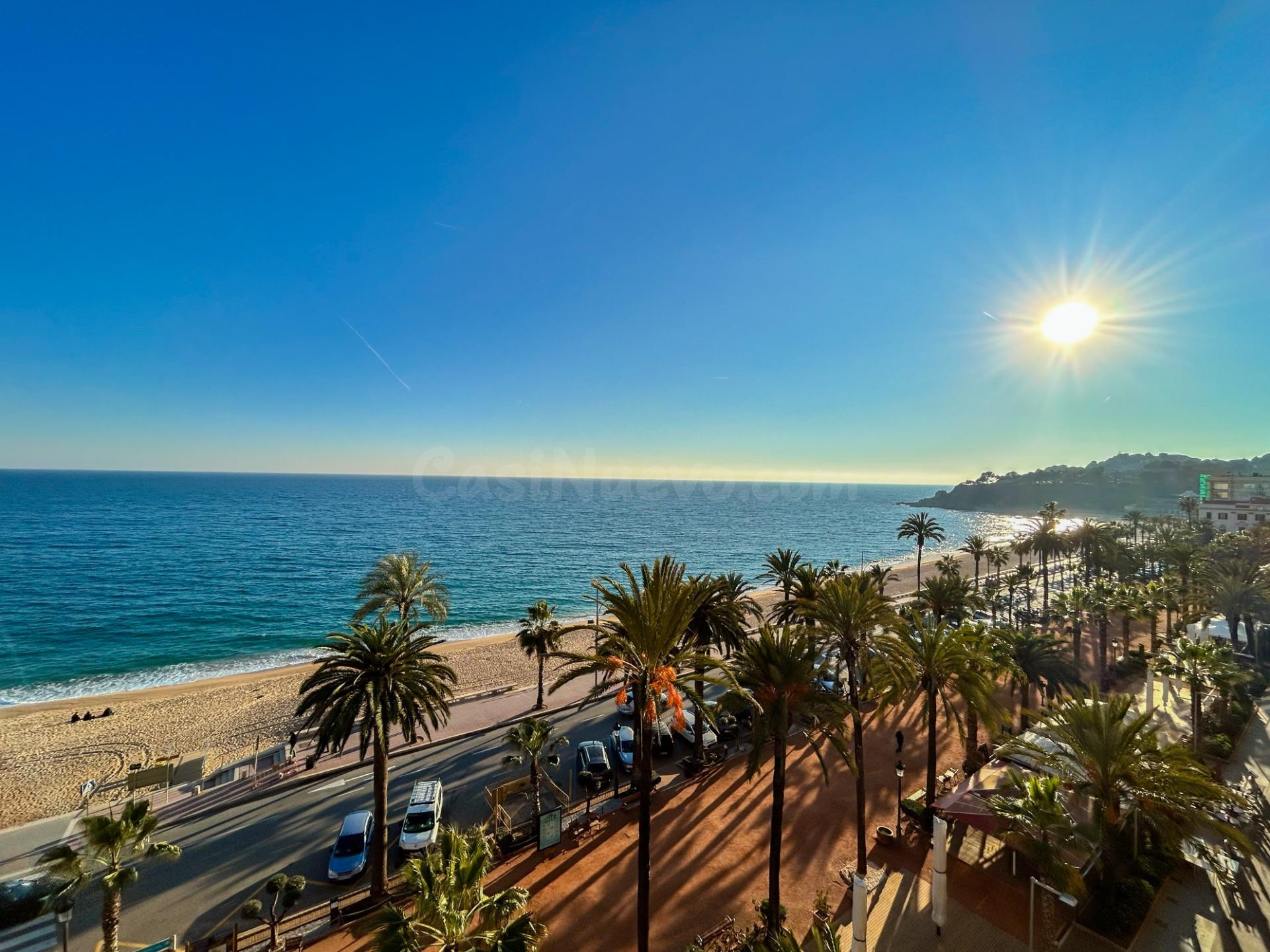 Apartamento con vistas panorámicas al mar.