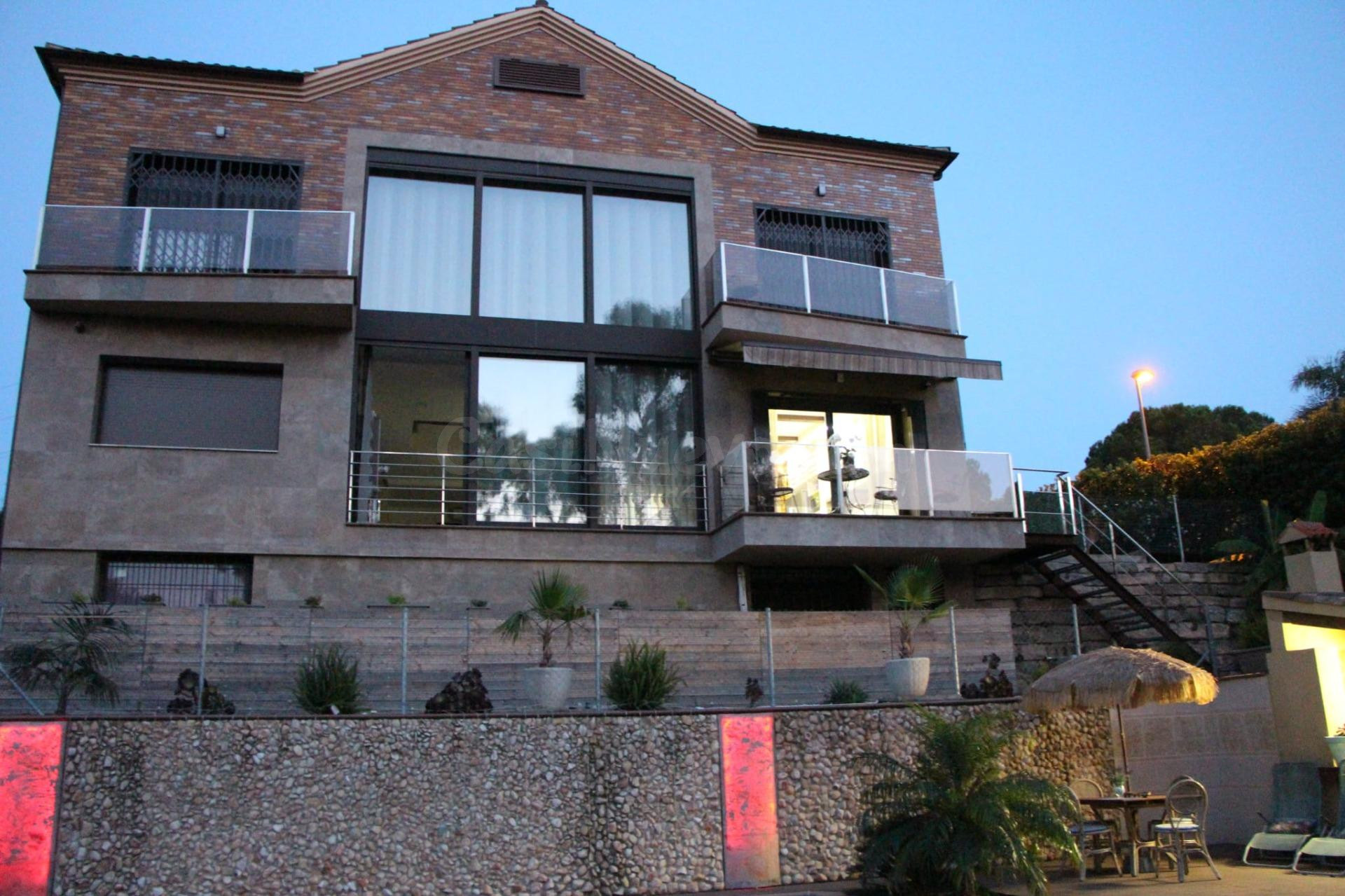 Villa en venta en la prestigiosa urbanización Condado de Jar - foto 2