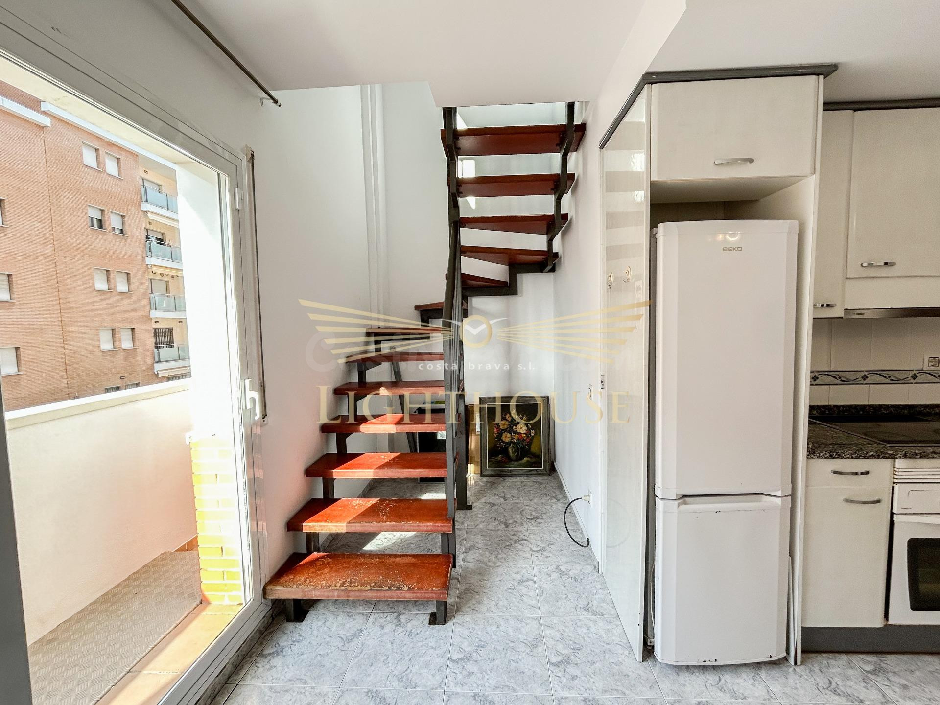 Luminoso apartamento dúplex con piscina en Fenals, Lloret de - foto 2
